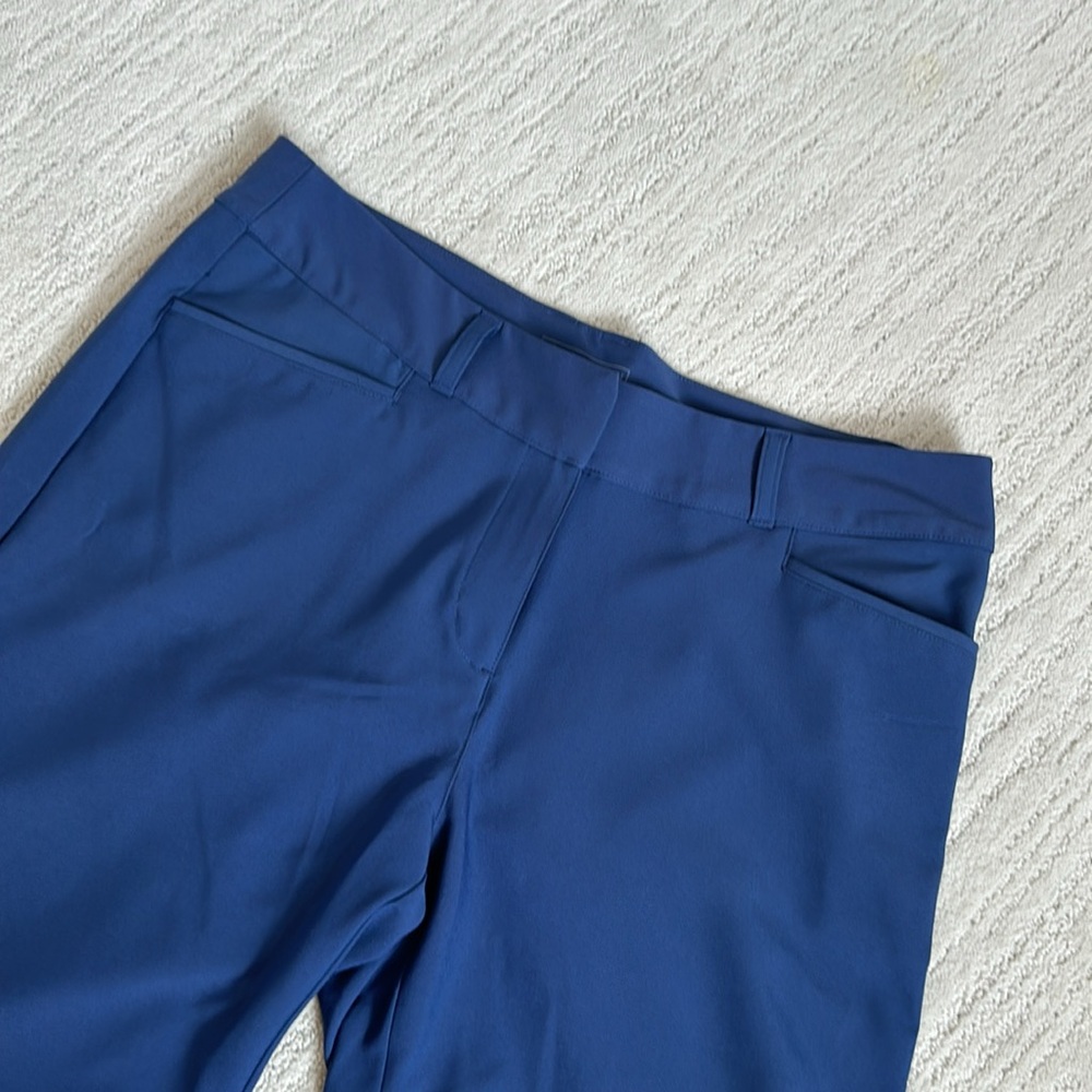 Adidas blue size 10 GOLF SHORTS Bermuda zipper with pockets like new condition